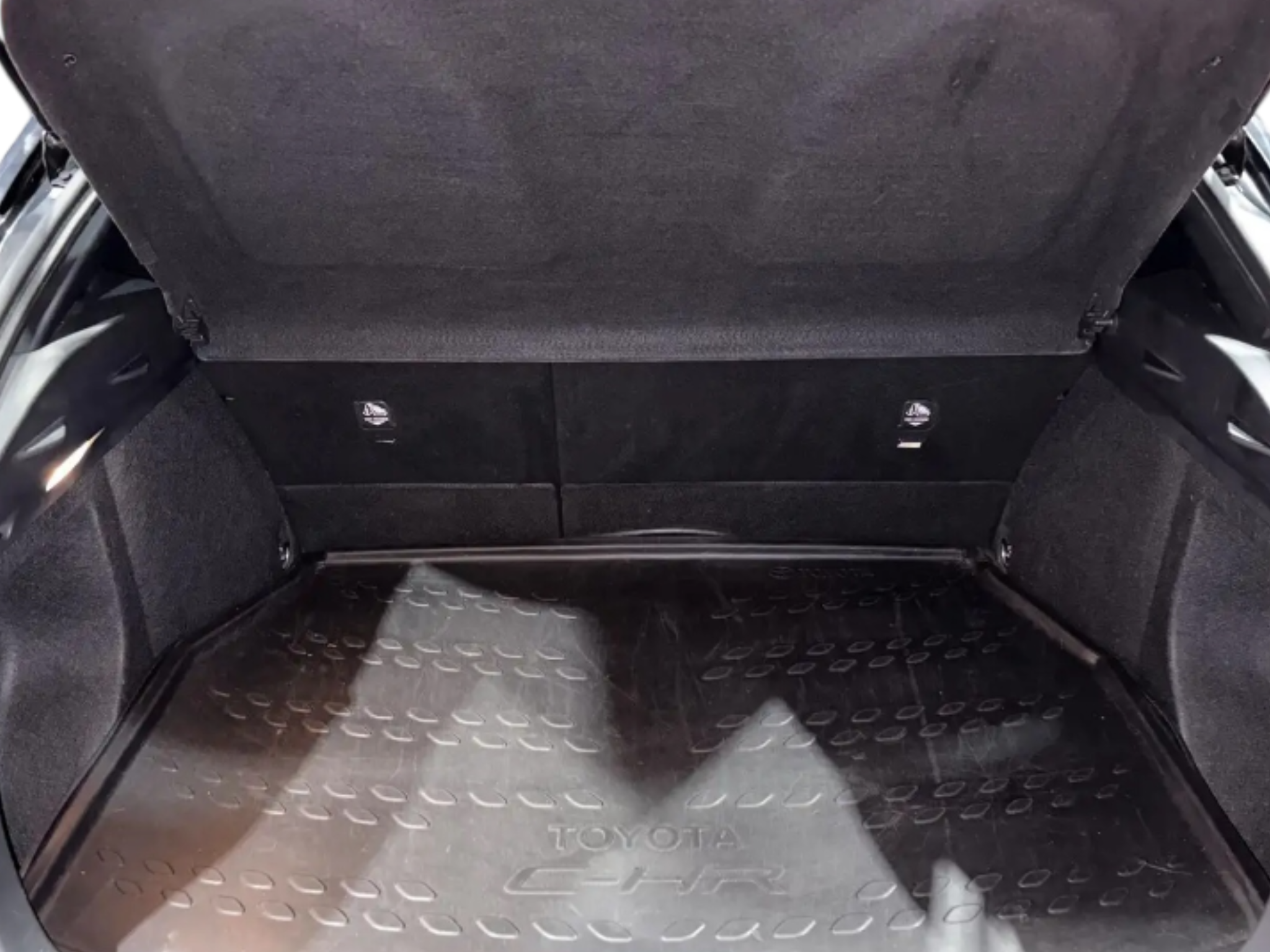 TOYOTA C-HR 1.8 HYBRID E – CVT LOUNGE