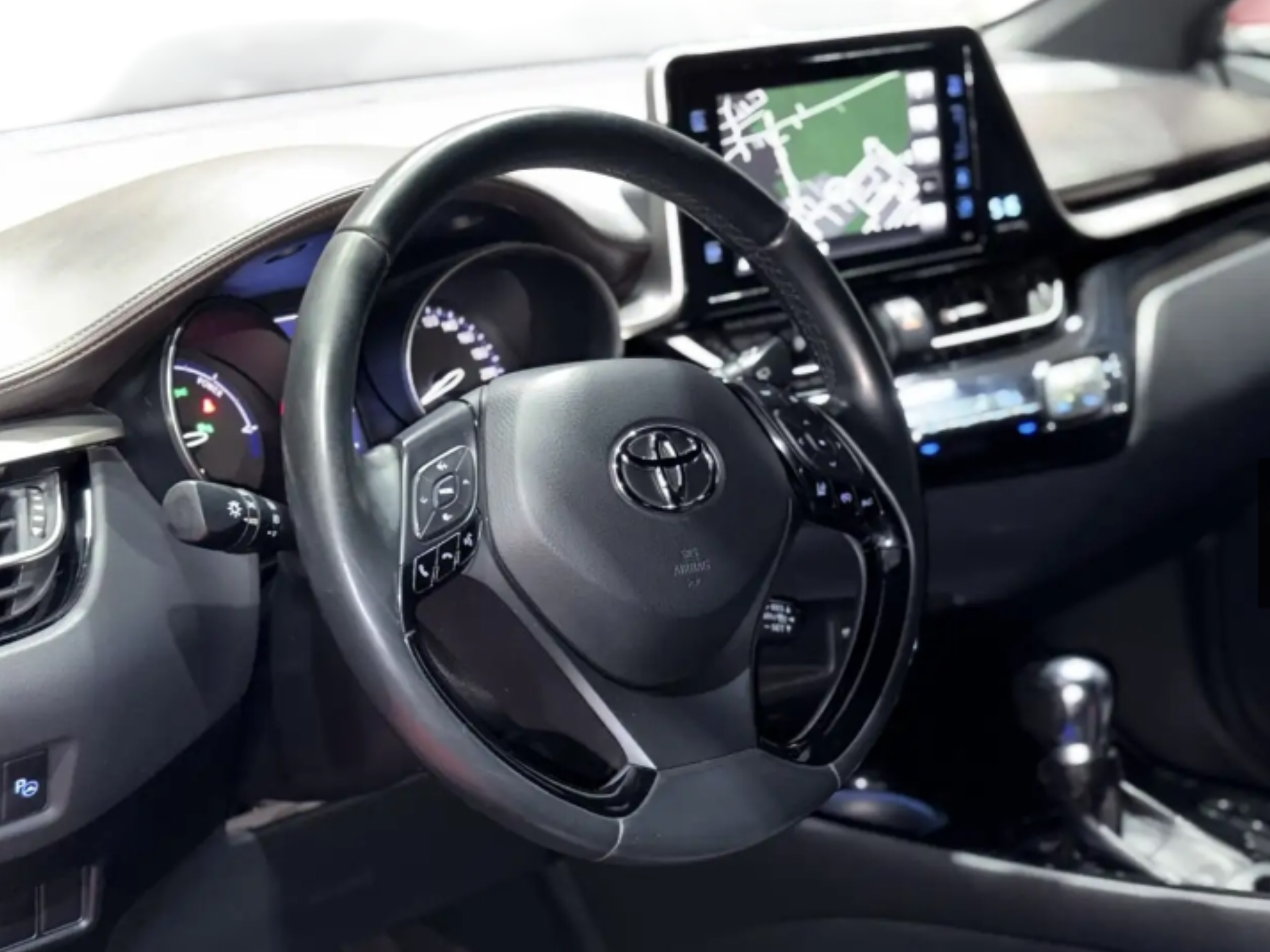 TOYOTA C-HR 1.8 HYBRID E – CVT LOUNGE