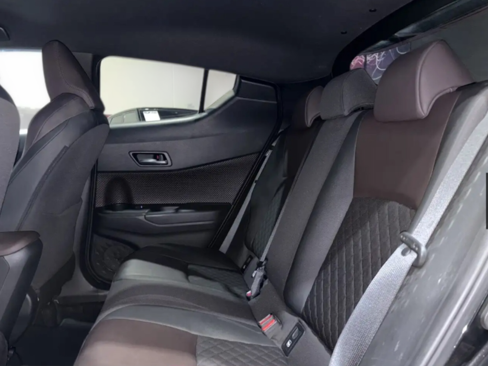 TOYOTA C-HR 1.8 HYBRID E – CVT LOUNGE