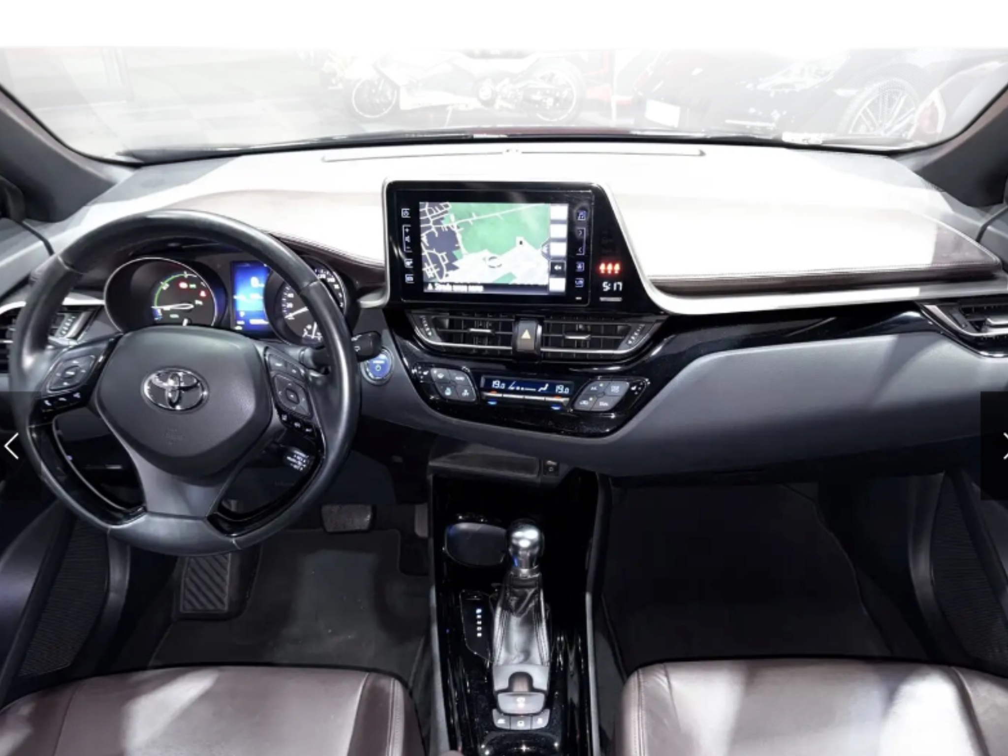 TOYOTA C-HR 1.8 HYBRID E – CVT LOUNGE