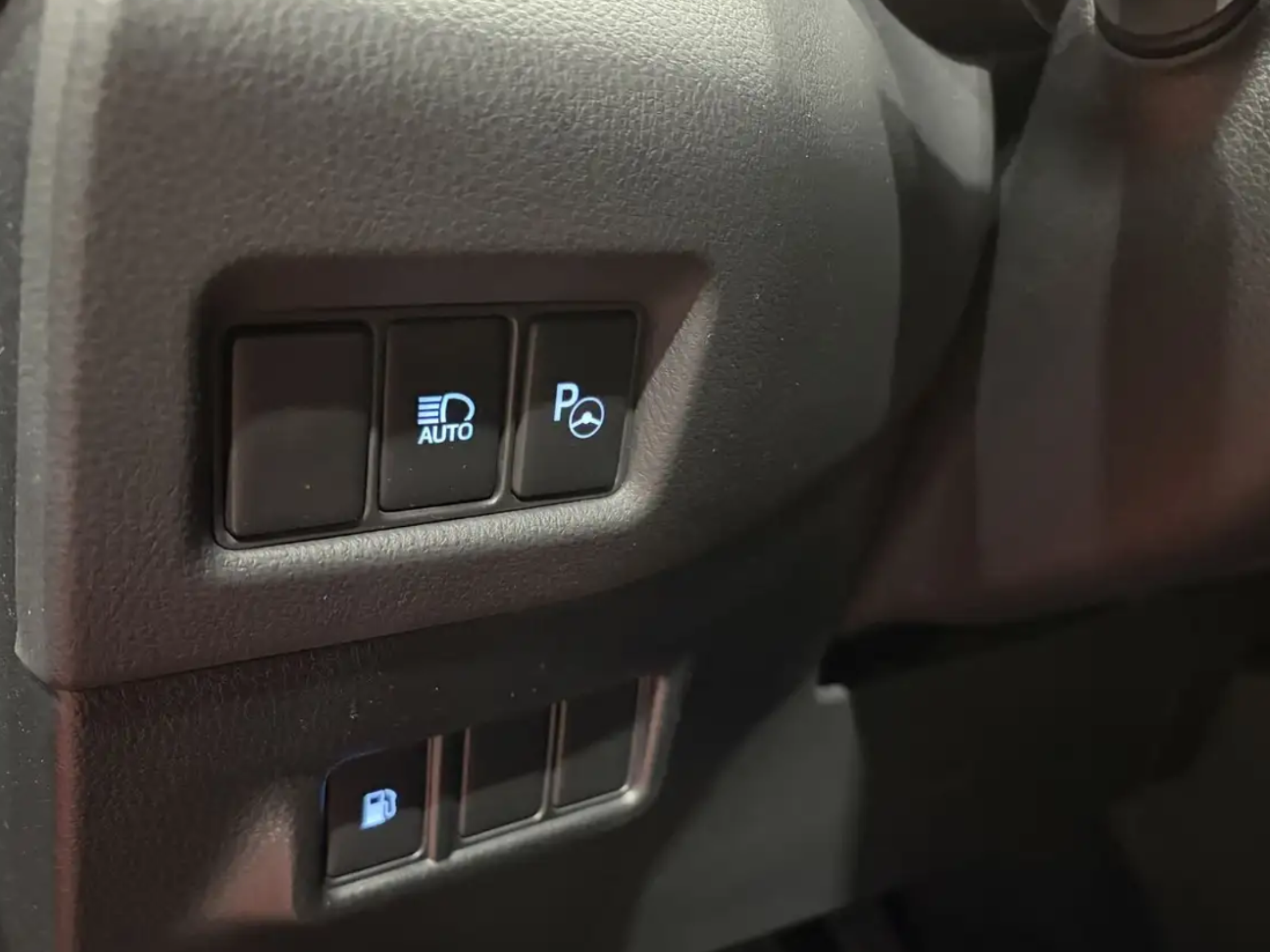 TOYOTA C-HR 1.8 HYBRID E – CVT LOUNGE