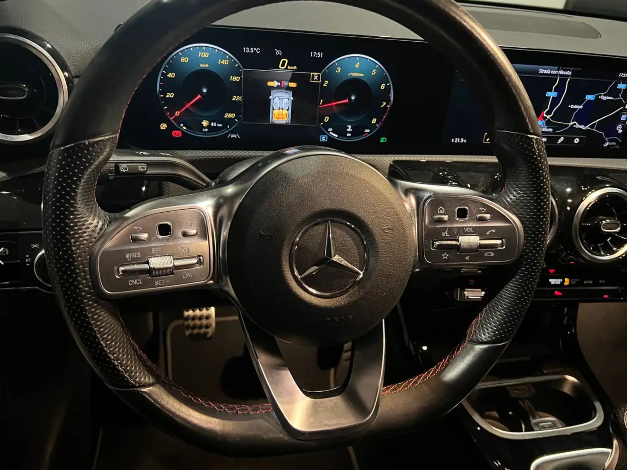 MERCEDES-BENZ A 180 PREMIUM PLUS  AMG