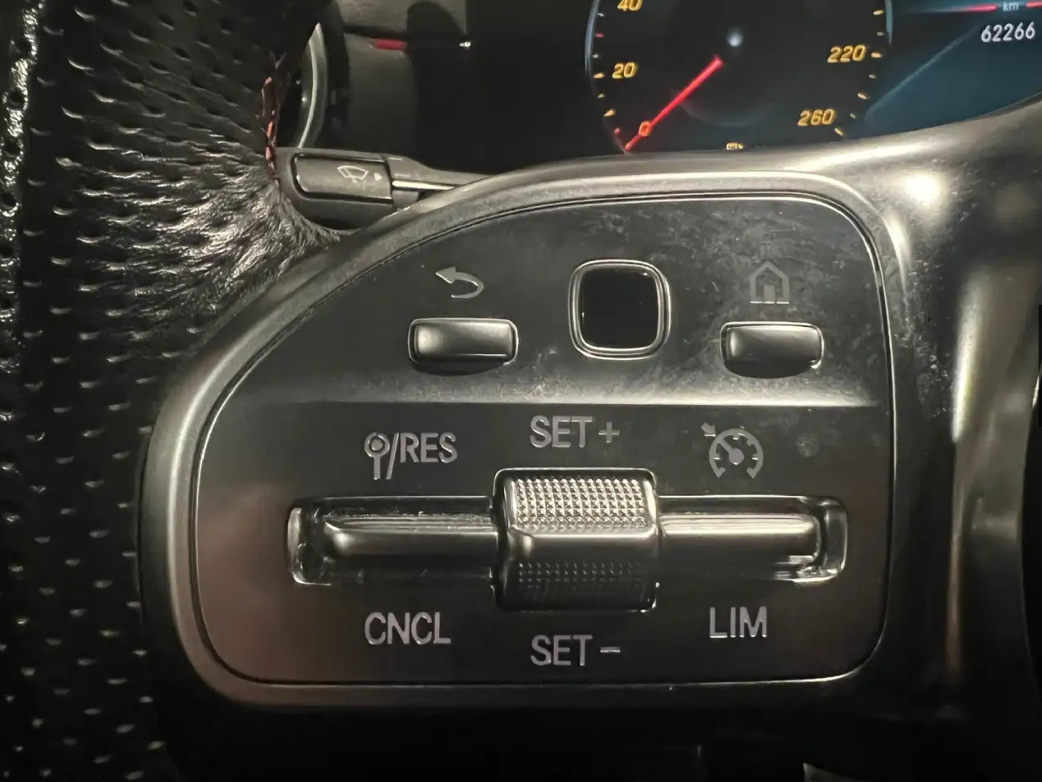 MERCEDES-BENZ A 180 PREMIUM PLUS  AMG