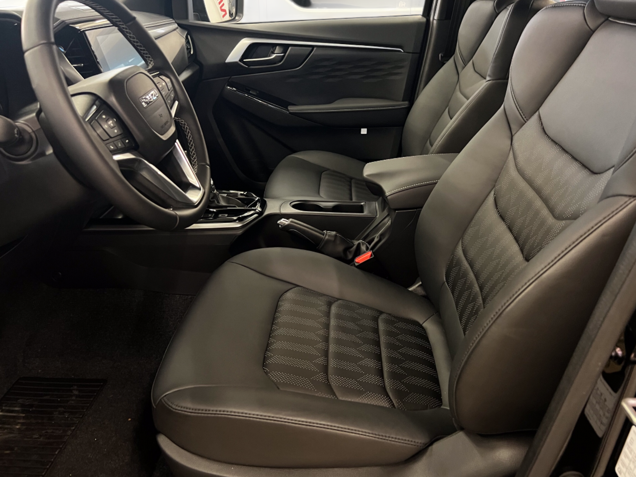 ISUZU D-MAX N60 F +CREW CAB  NUOVO .