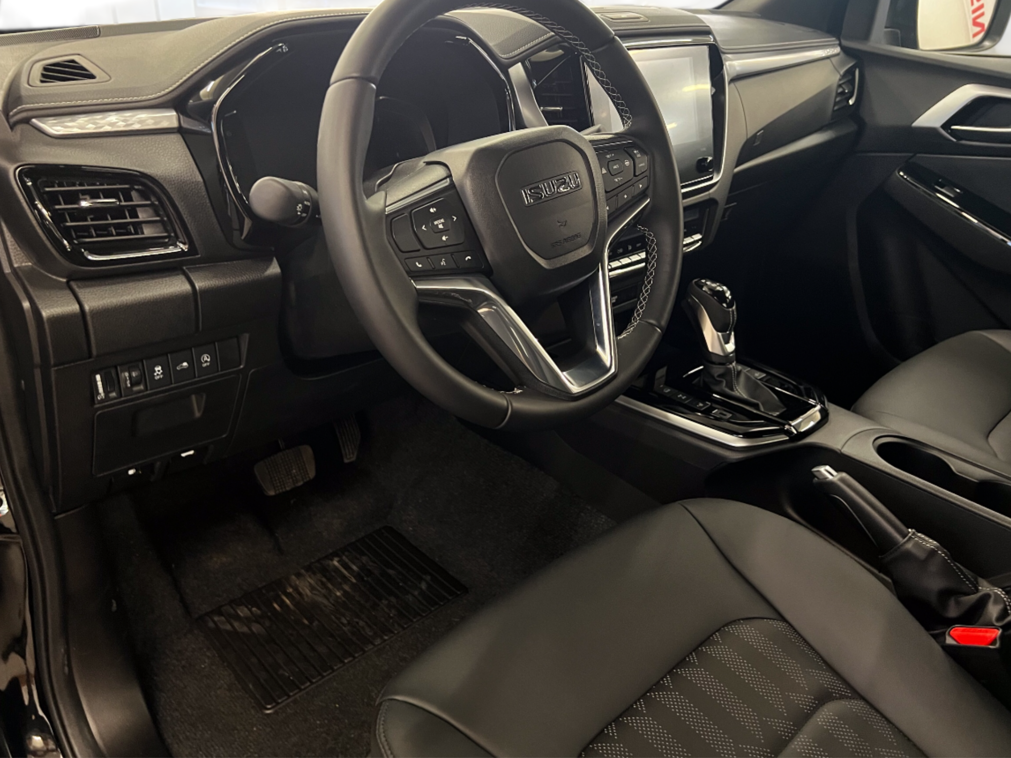 ISUZU D-MAX N60 F +CREW CAB  NUOVO .