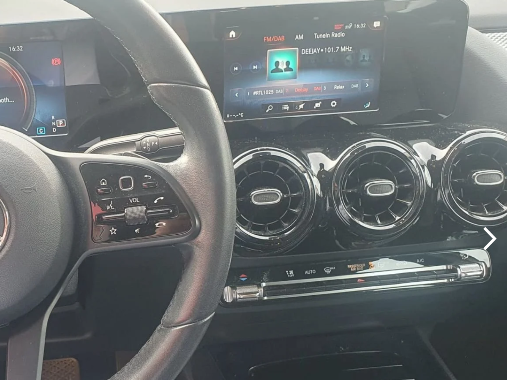 MERCEDES- BENZ GLA 180 AUTOMATICA