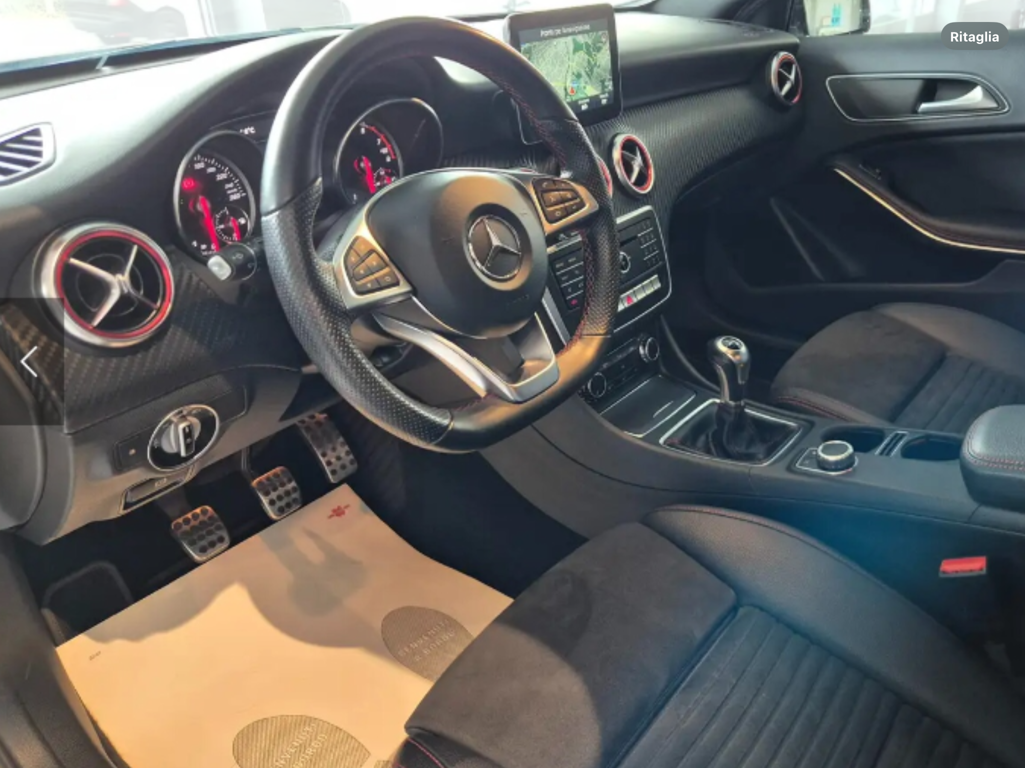 MERCEDES-BENZ A180  PREMIUM  AMG
