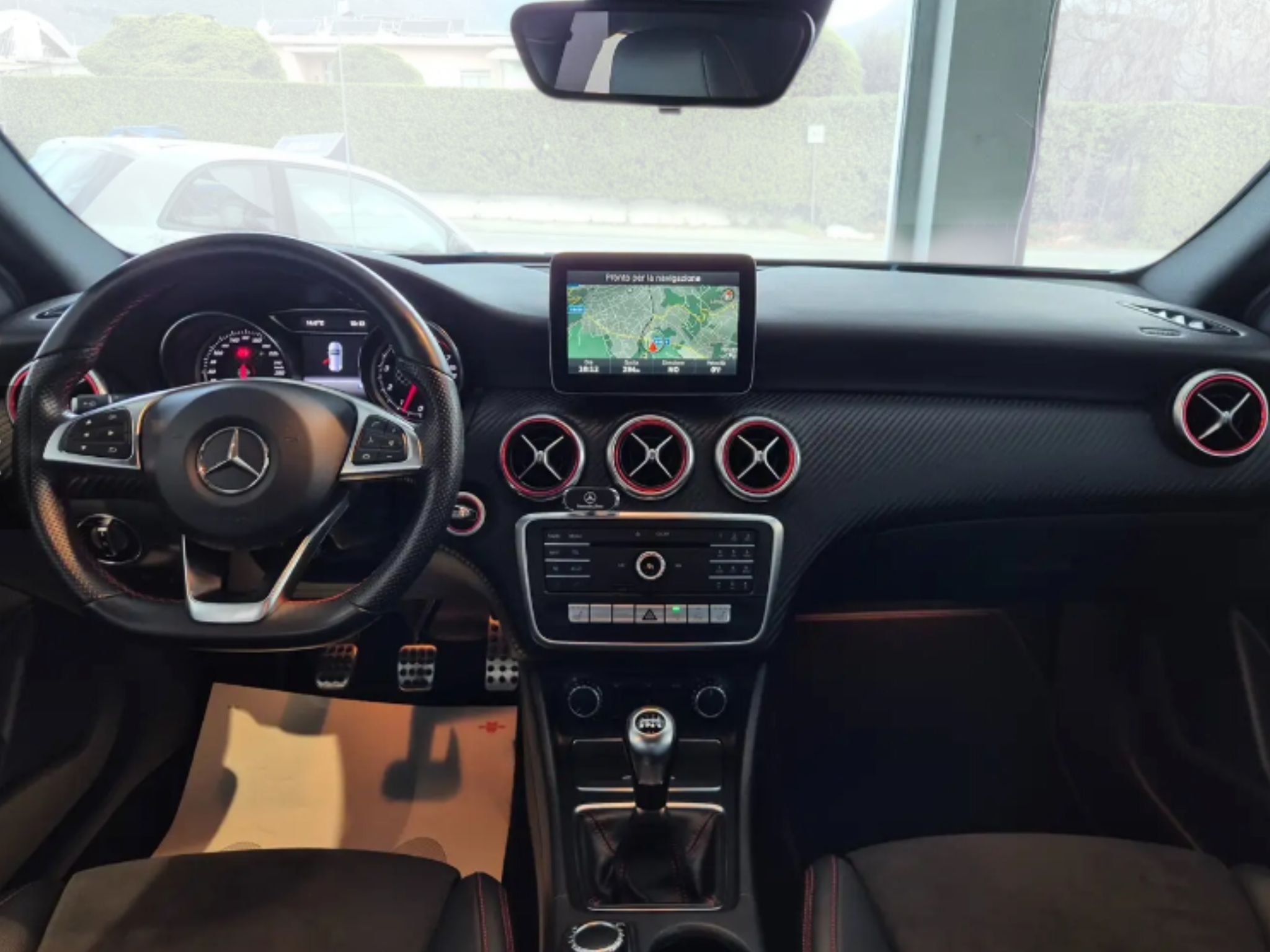 MERCEDES-BENZ A180  PREMIUM  AMG