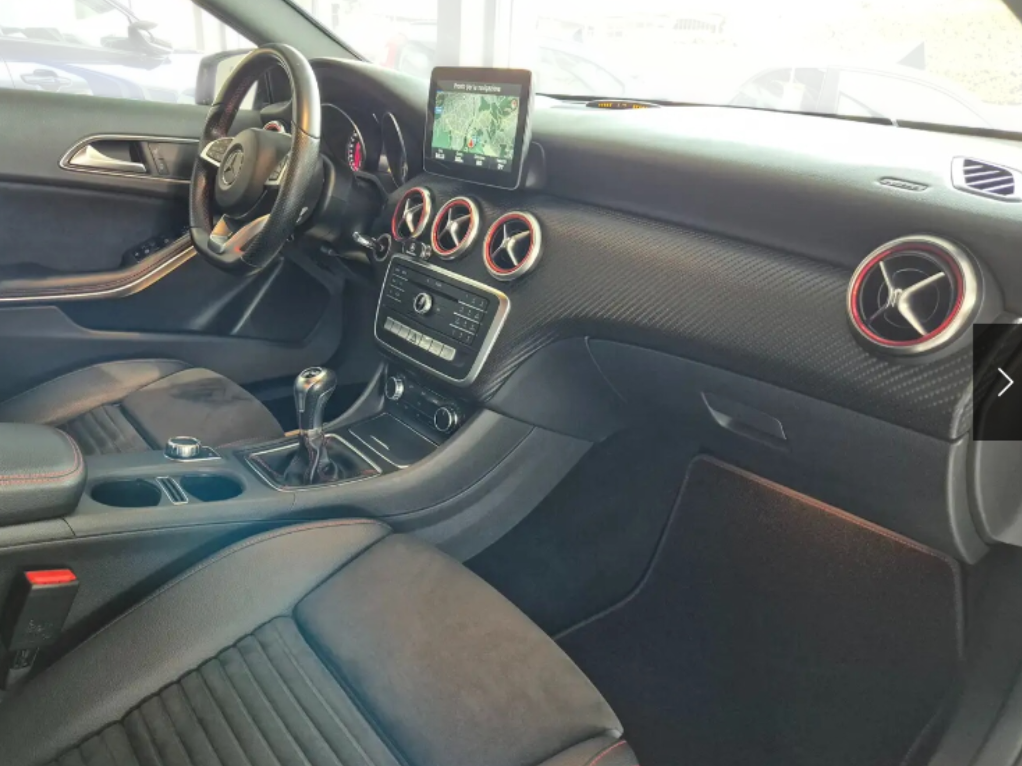 MERCEDES-BENZ A180  PREMIUM  AMG