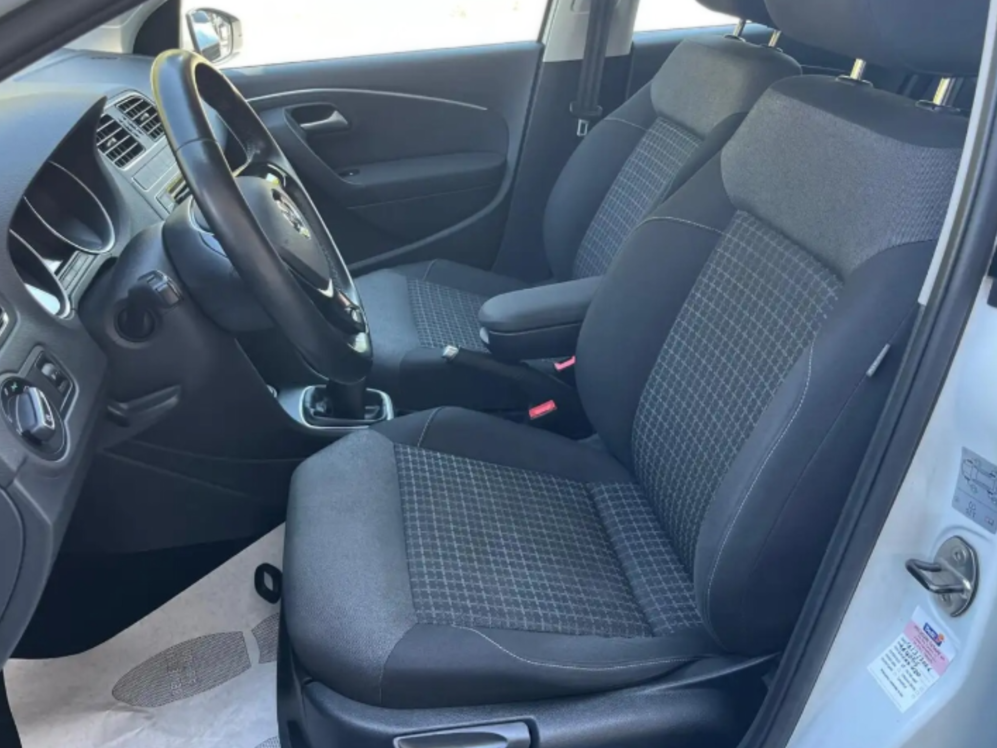 VOLKSWAGEN POLO 1.4 TDI SI NEOPATENTATI.