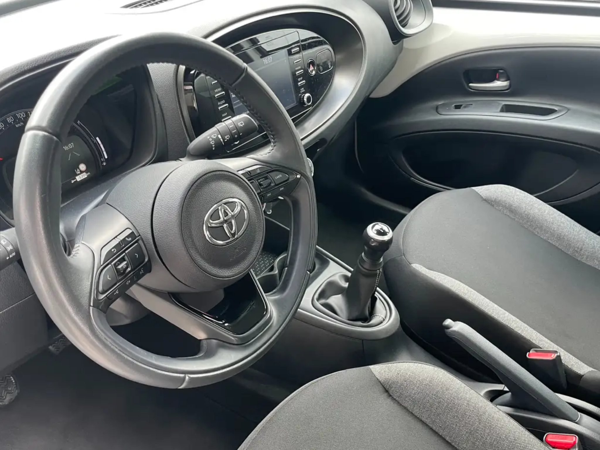 TOYOTA AYGO X  1.0 ACTIVE  SI NEOPATENTATI.