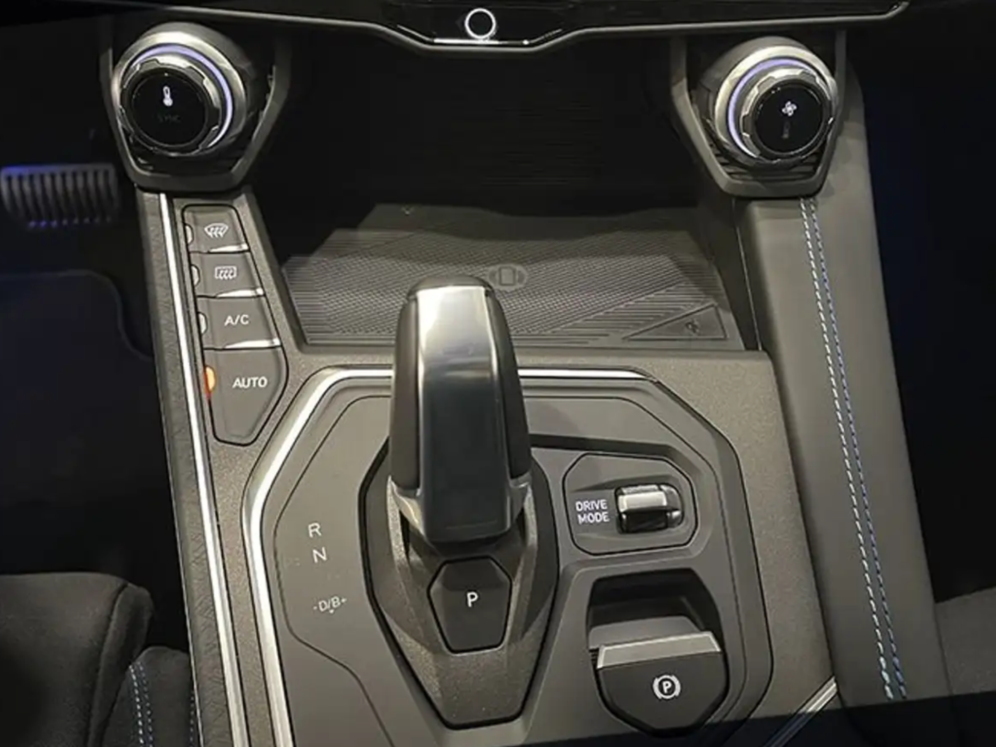 LINK & CO O1 1.5  CV 261 PHEV DCT 6.6