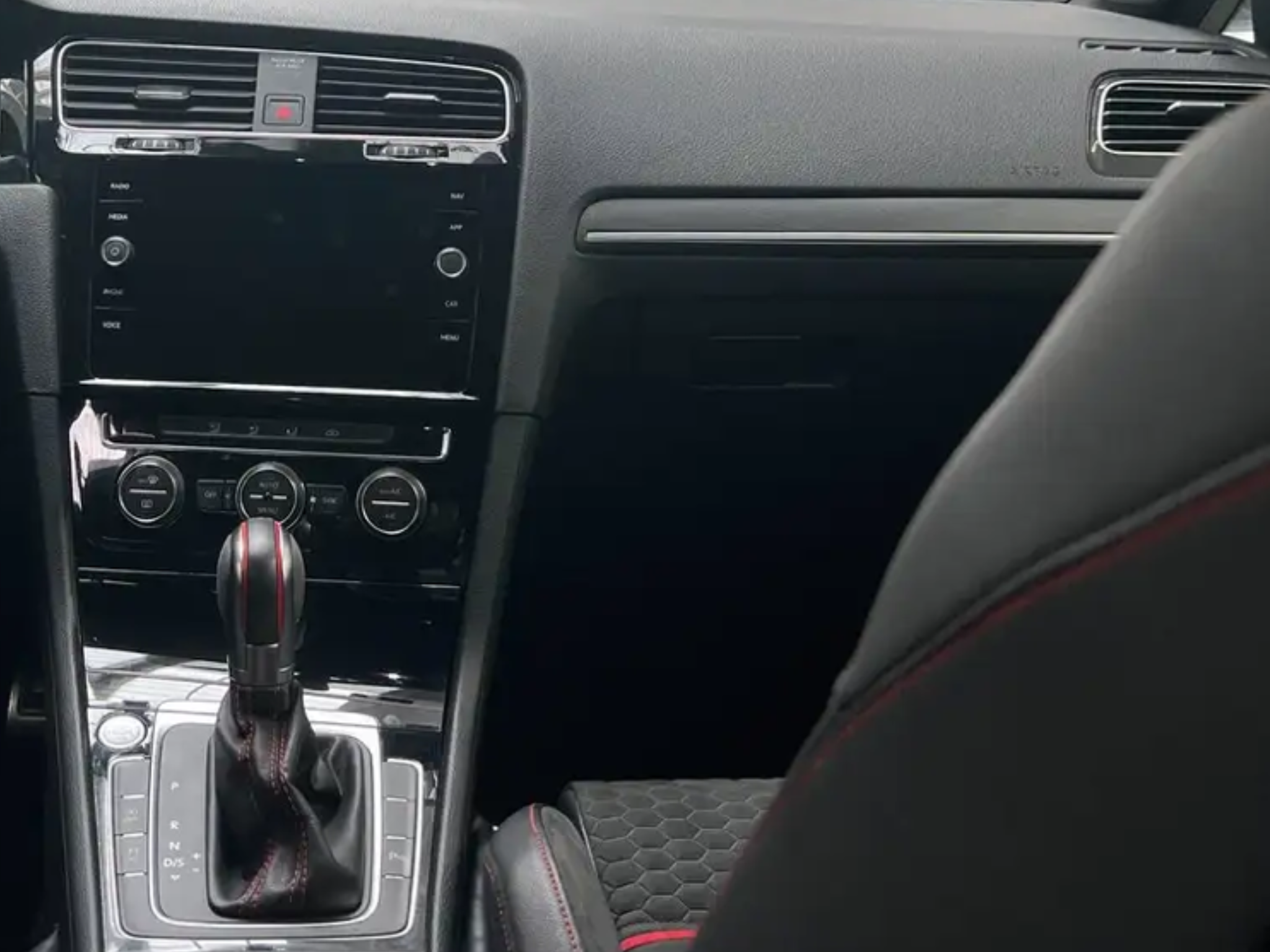 VOLKSWAGEN GOLF GTI  2.0 TSI  PERFORMANCE